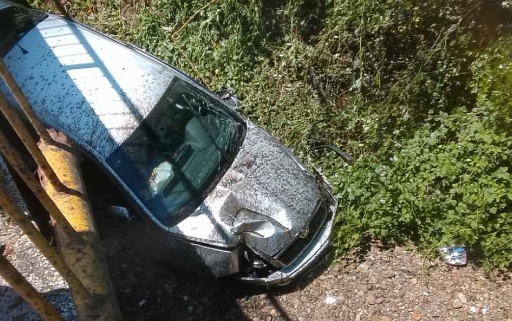 Težak udes na putu Banjaluka–Prijedor: Automobil sletio s mosta u Verićima, hitne službe na terenu