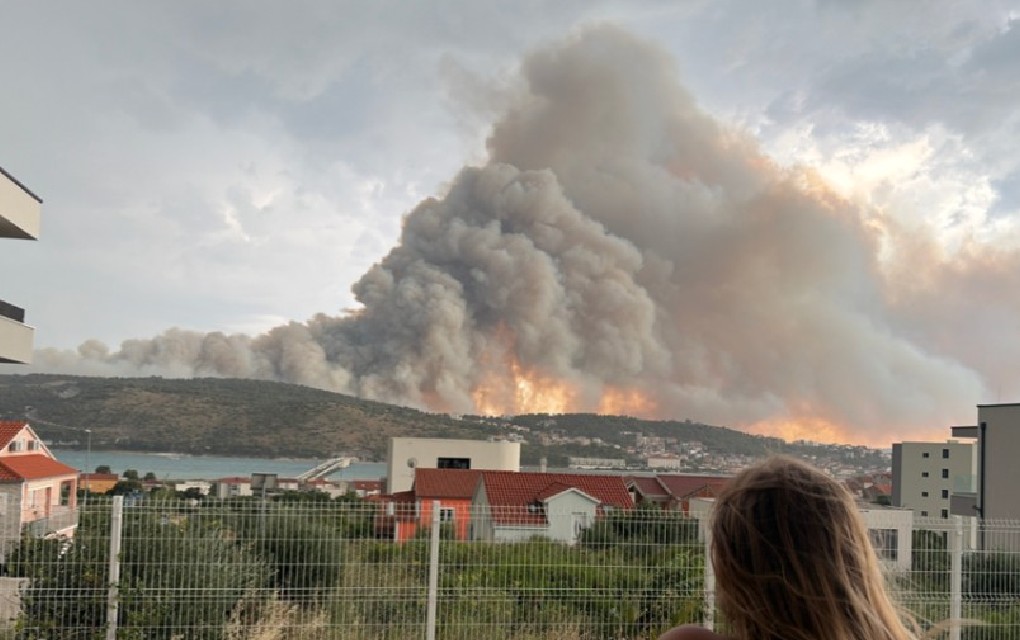 Vatra u Hrvatskoj se bliži kućama: Razmatra se evakuacija stanovnika