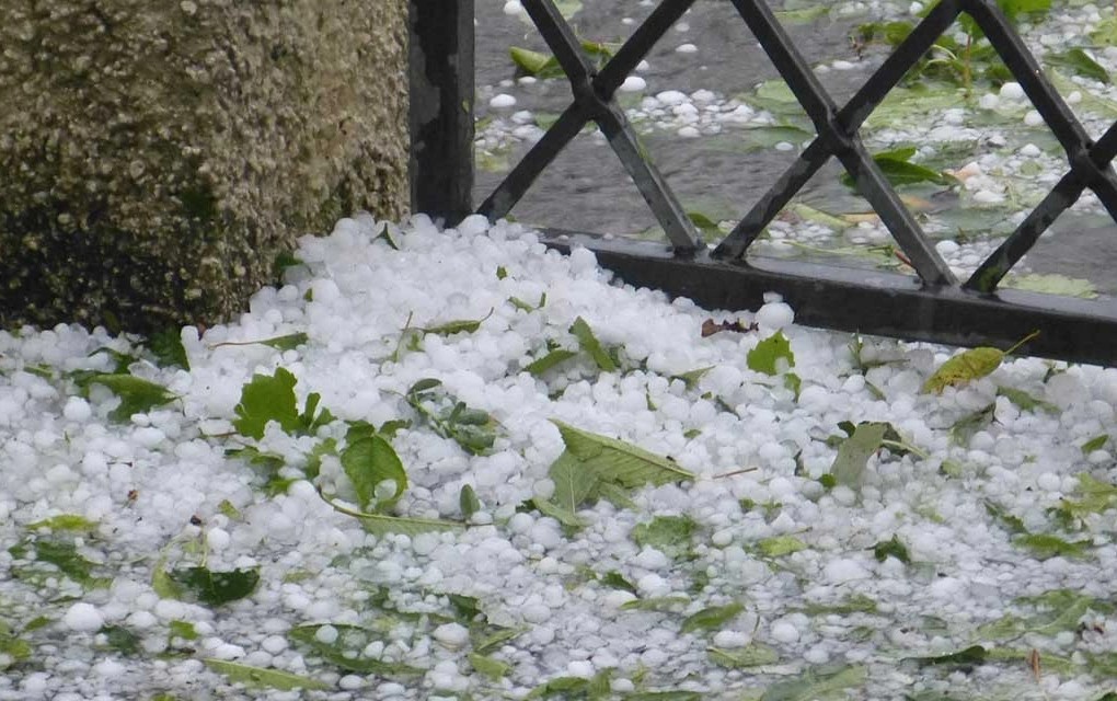 Snažno nevrijeme praćeno krupnim gradom pogodilo Austriju i Sloveniju