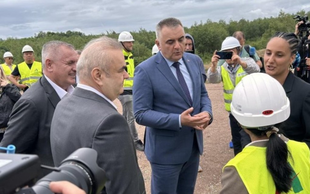 Minić i Stevanović obišli gradilište auto-puta Banjaluka-Prijedor u naselju Ivanjska