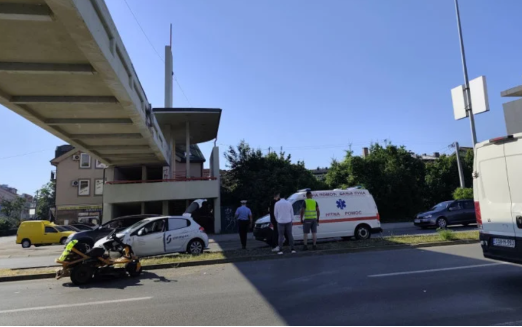 Sudar automobila i KOSILICE na Zapadnom tranzitu