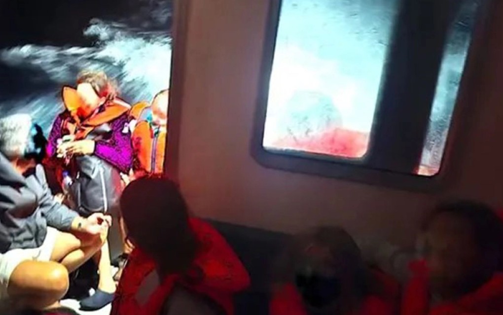 Drama kod Hvara: Spašeno 12 ljudi sa nasukane jedrilice