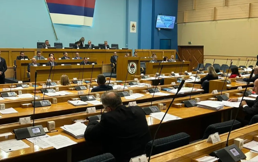 Počela 39. posebna sjednica, pred poslanicima set izmjena zakona o platama