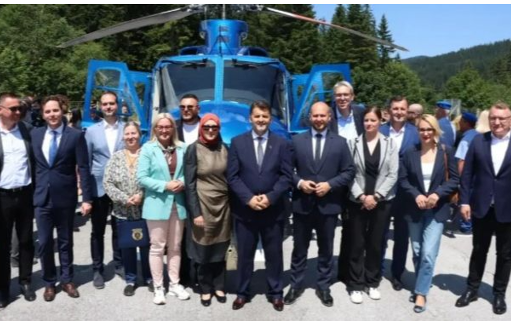 Lažna promocija na Igmanu: Helikopter MUP-a Kantona Sarajevo vraćen u Češku na doradu, nije registrovan i još nema domaću posadu