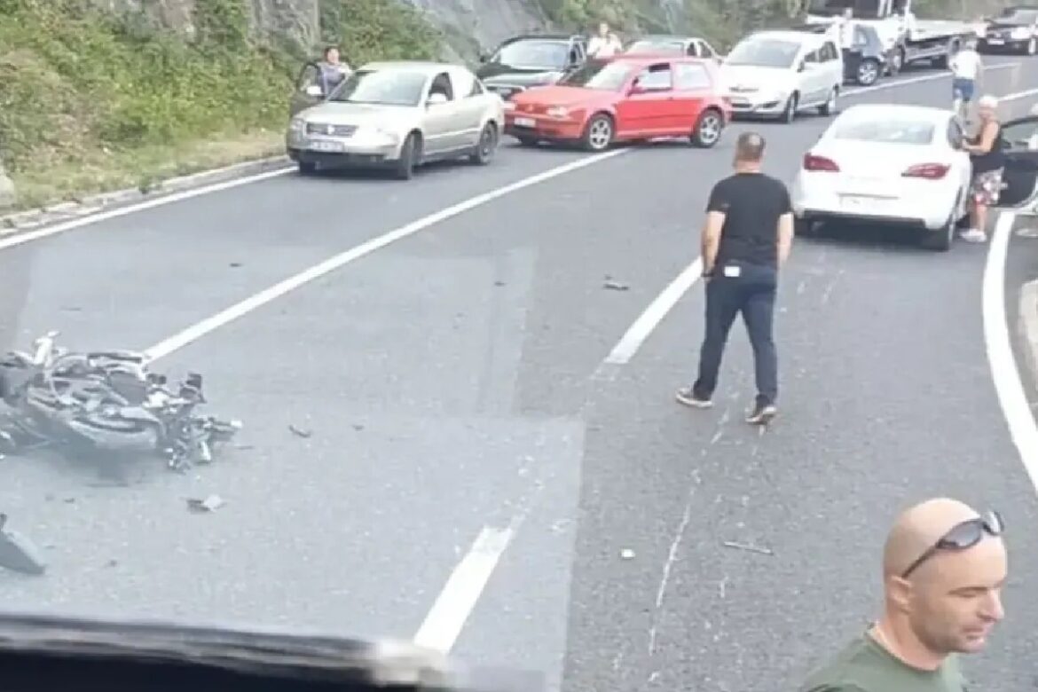 Saobraćaj potpuno obustavljen zbog nesreće: Formirane kilometarske kolone