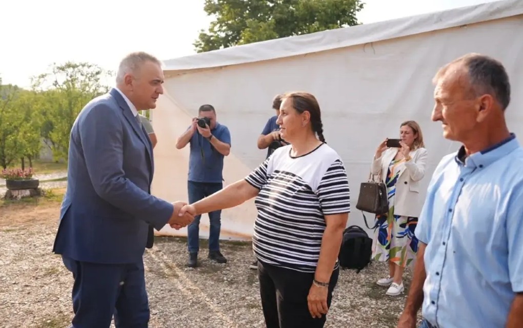 Minić: Porodice koje ostaju na svom ognjištu zaslužuju našu punu podršku