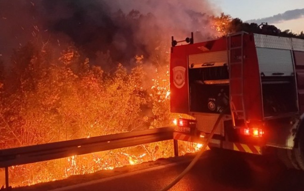 Vatra se približila kućama u trebinjskim selima Poljice Petrovo i Marići