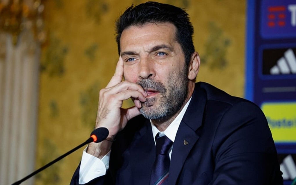Buffon konačno odlučio pošteno završiti srednju školu, kupio je diplomu kada je imao 18 godina