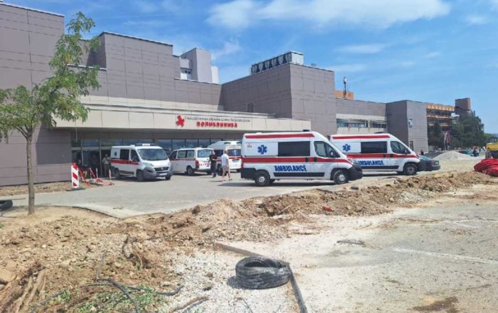 Maloljetni pješak povrijeđen u udesu, prevezen na UKC