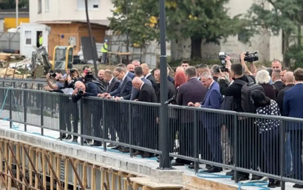Minić i Macut obišli pješački most na Rzavu čija je rekonstrukcija u toku