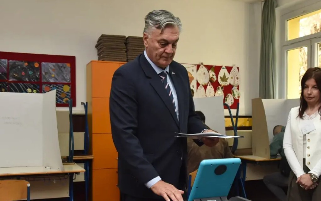 Predsjednik Siniša Karan glasao u Banjaluci