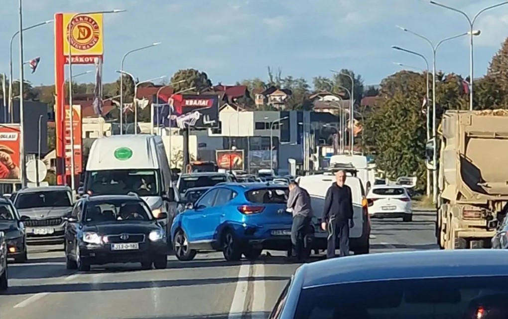 Dvije saobraćajke napravile veliki kolaps u Banjaluci!