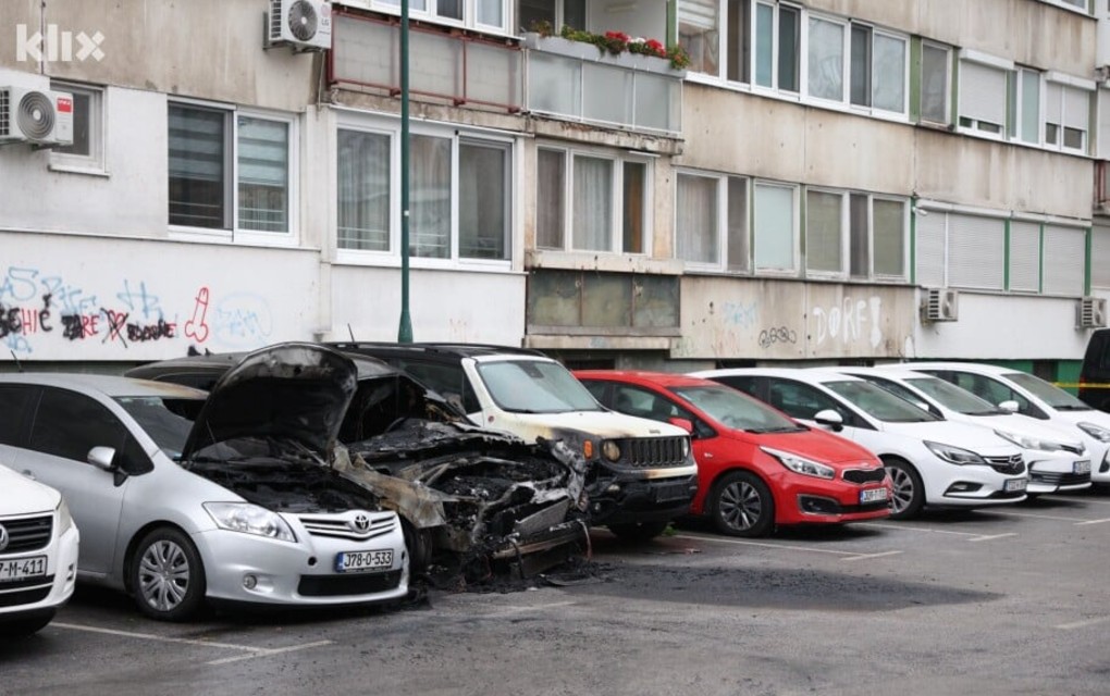 Sarajevo: Zapaljeno više automobila na Grbavici i Hrasnom, uhapšena tri maloljetnika